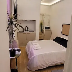 tiny-studio-rosa-bairro-alto.hotels-lisbon-portugal.com/